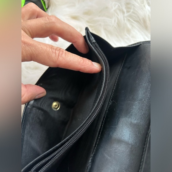 Salvatore Ferragamo Vara Black Leather Wallet - Picture 10 of 16